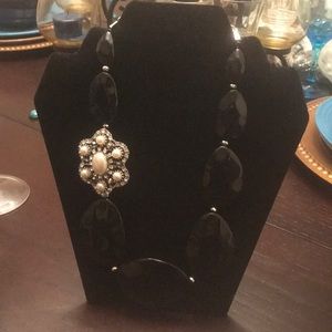 Black Chunky Bead Necklace with pearl accent